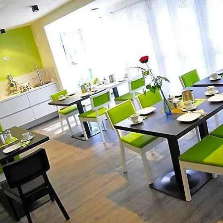 Hotell Amiga Messe 3*