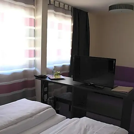 Amiga Messe Ξενοδοχείο 3*